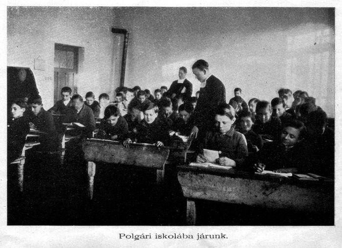 Polgári iskolába járunk