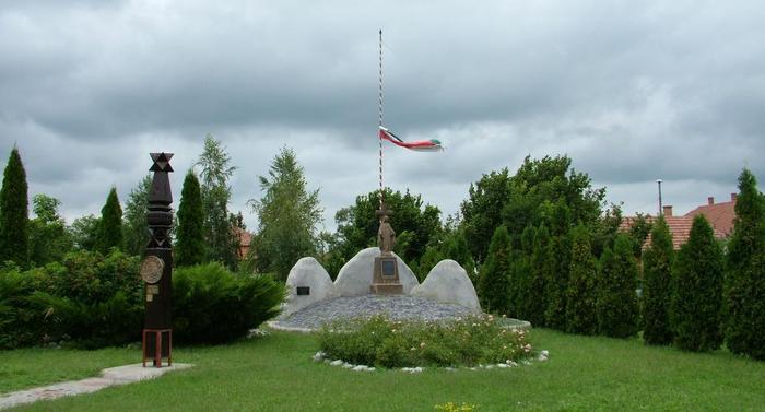 Jszszentandrs, trianon-emlkm. Fot: Ksa Kroly, 2010.08.08.