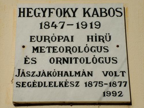 Hegyfoky Kabos-emléktábla, Jászjákóhalma. Fotó: Kósa Károly, 2006.10.31.