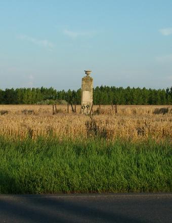 Szabolcska Mihly-emlkoszlop, Tiszakrt. Fot: Ksa Kroly, 2010.05.10.